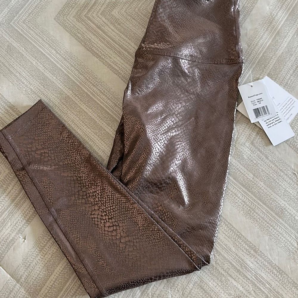 Beyond Yoga Shiny Snake-Print Leggings in Chocolate Brown